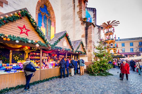 Il Natale di Basilea è il più grande della Svizzera. I cinque (imperdibili) motivi per visitarlo Basilea